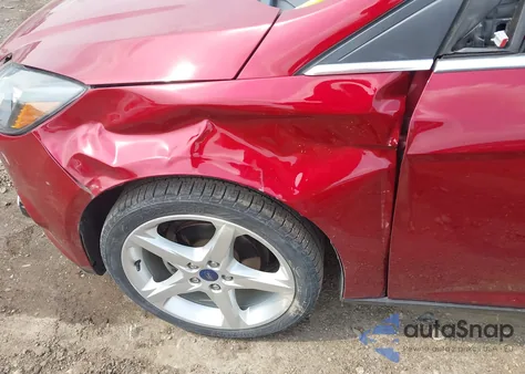 2013 Ford Focus Titanium z USA, uszkodzony, nr VIN 1FADP3J28DL371500